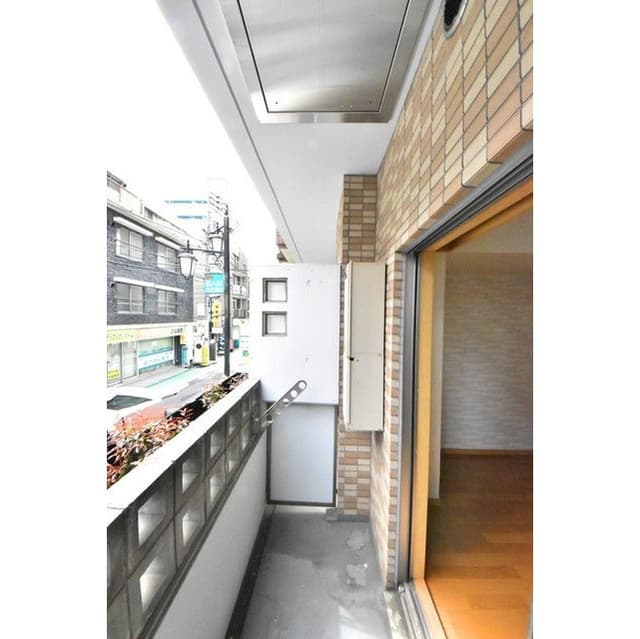 Room image 16