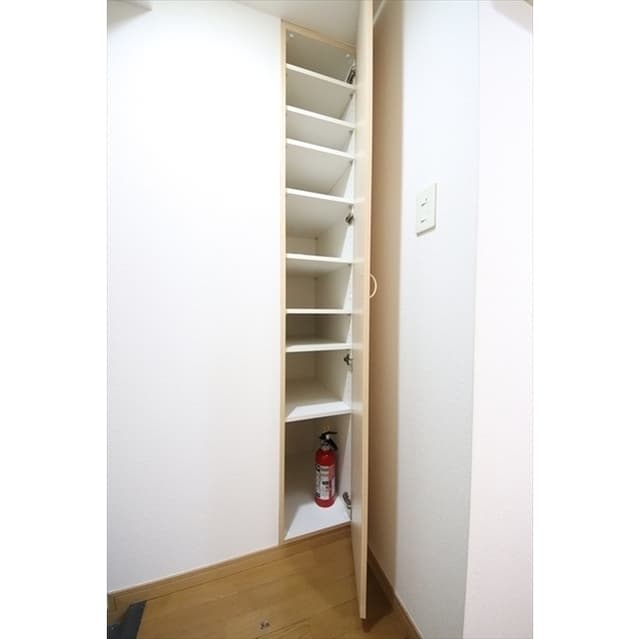 Room image 8