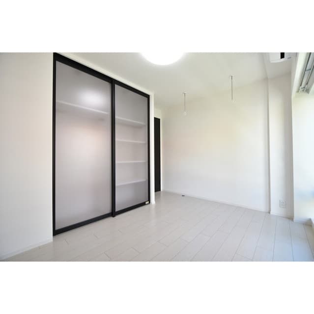 Room image 16