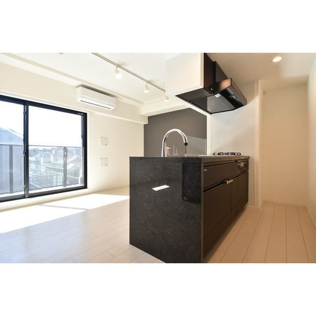 Room image 9