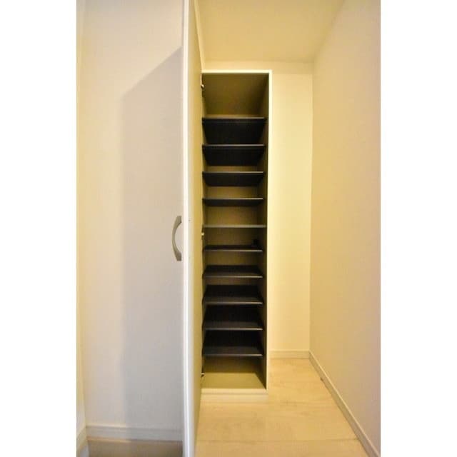Room image 8