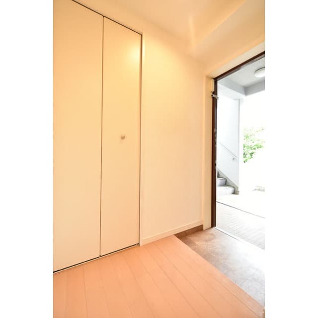 Room image 11