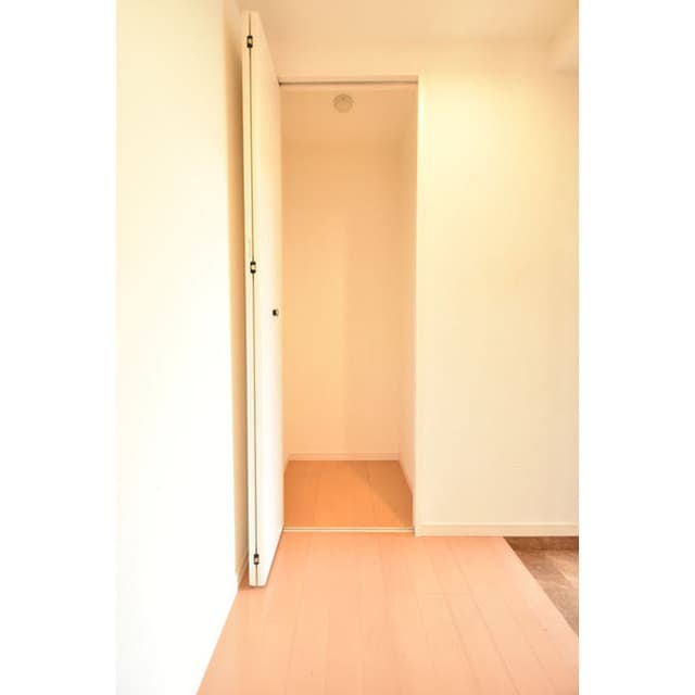 Room image 12