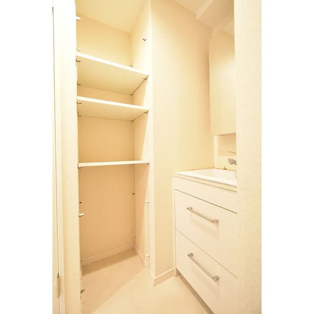 Room image 16