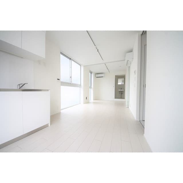 Room image 8