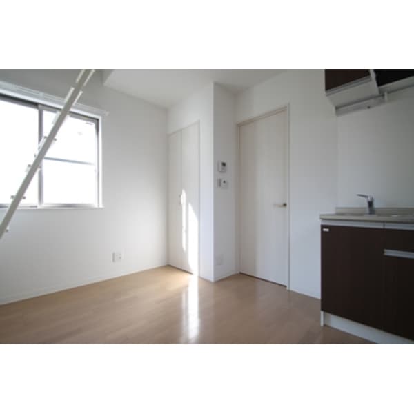 Room image 8