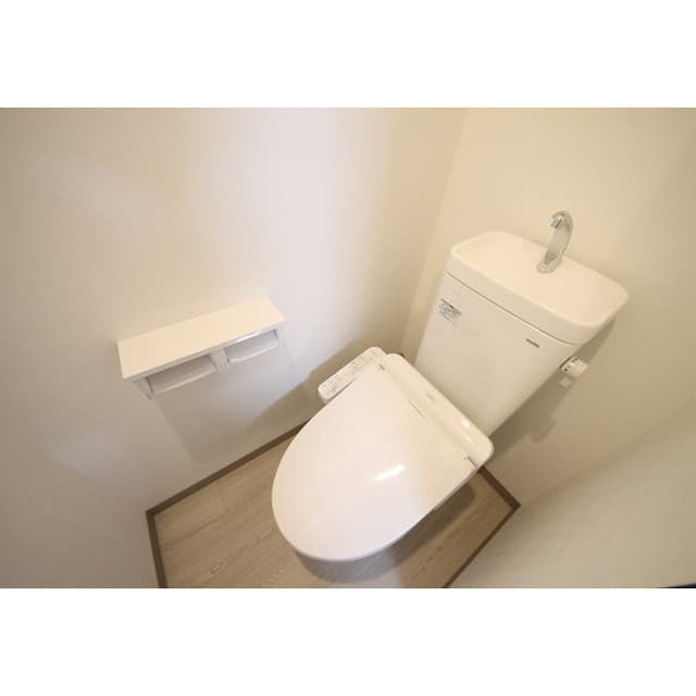 Room image 15