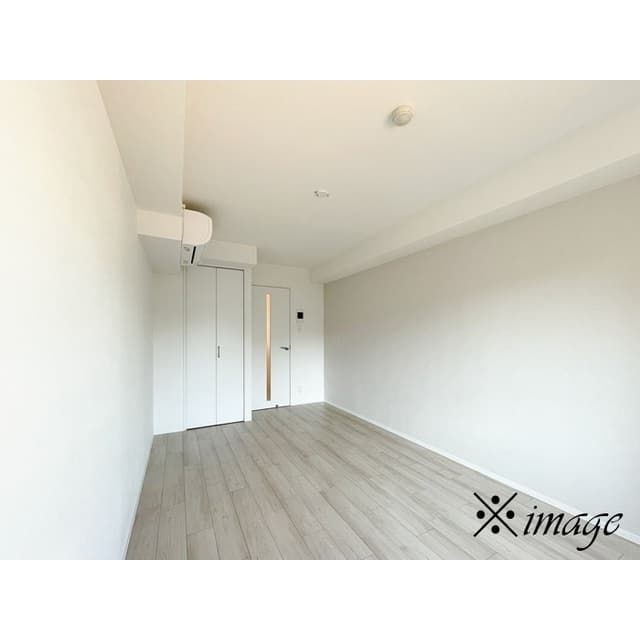 Room image 12