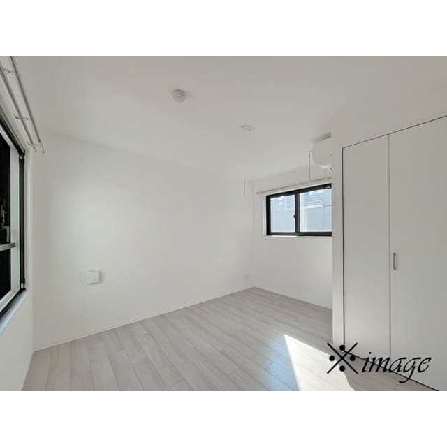Room image 15