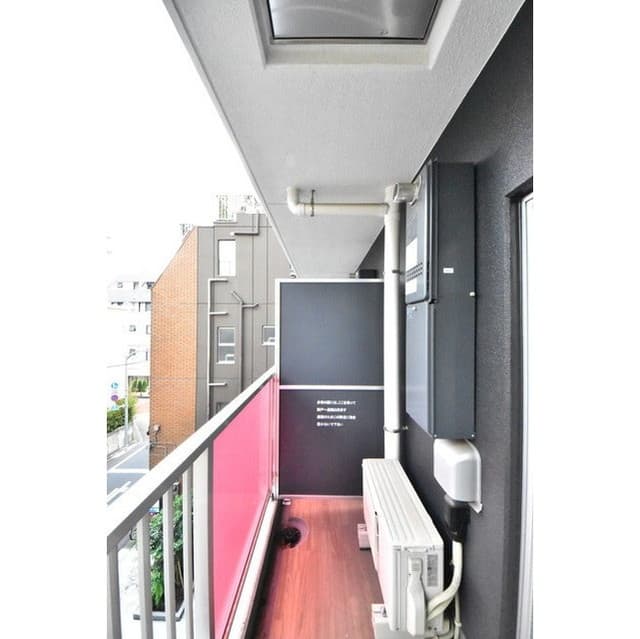 Room image 16