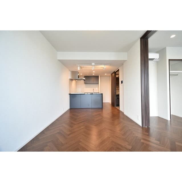 Room image 16