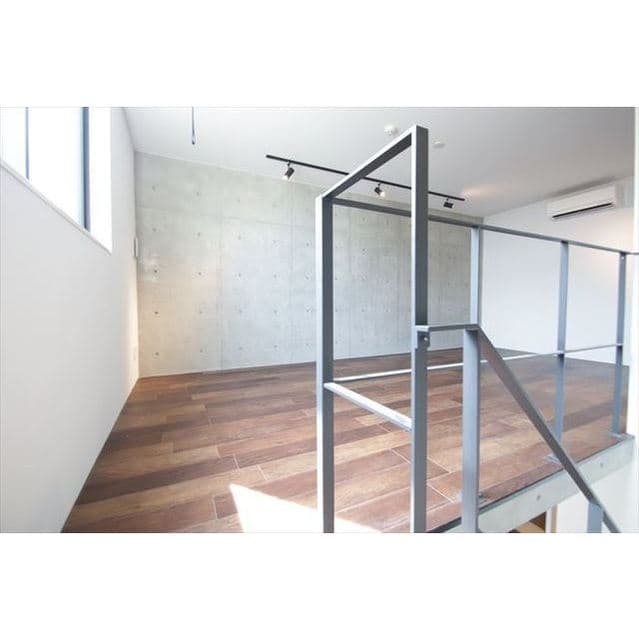Room image 16