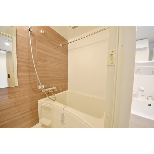 Room image 15