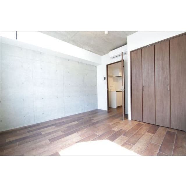 Room image 15