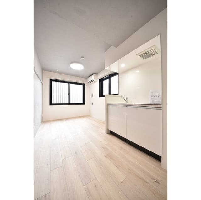 Room image 10