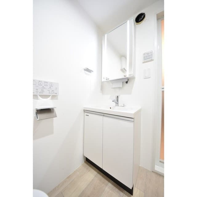 Room image 13