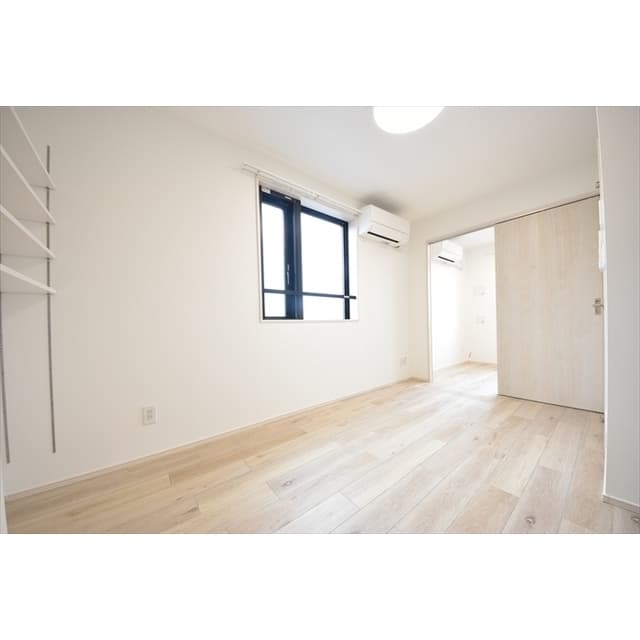 Room image 10