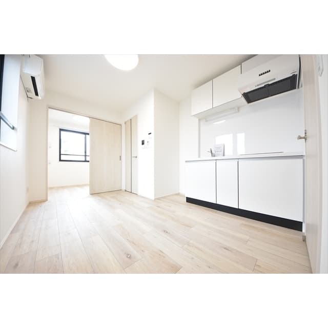 Room image 11