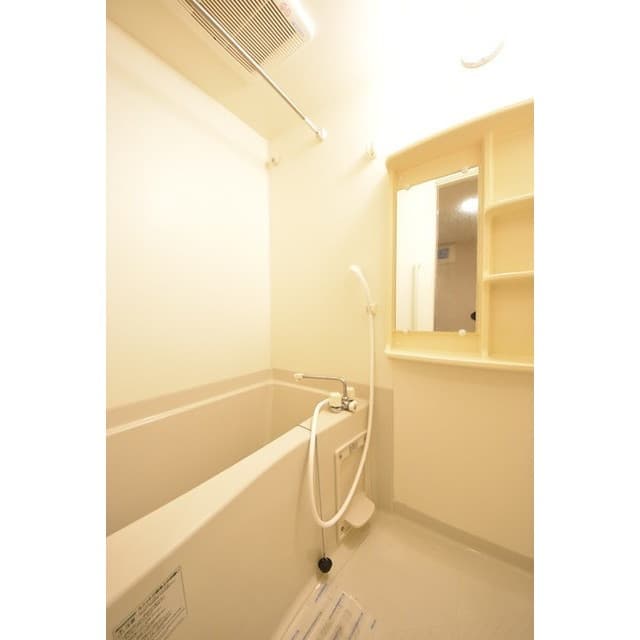 Room image 10