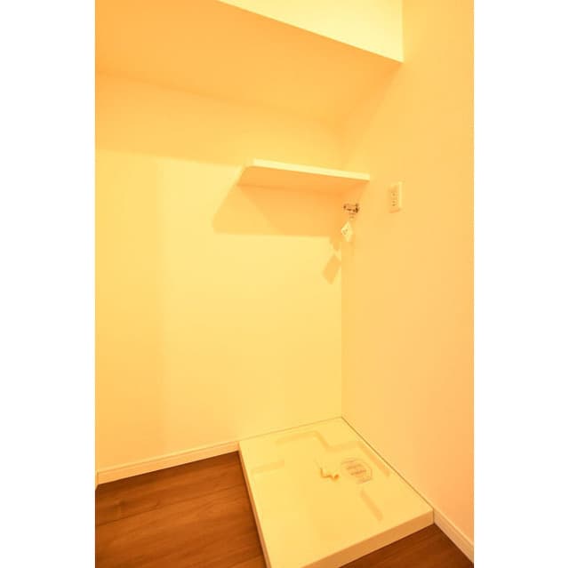 Room image 8