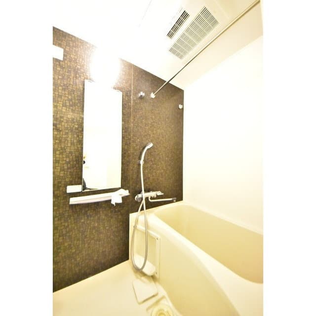 Room image 10