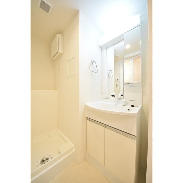 Room image 16