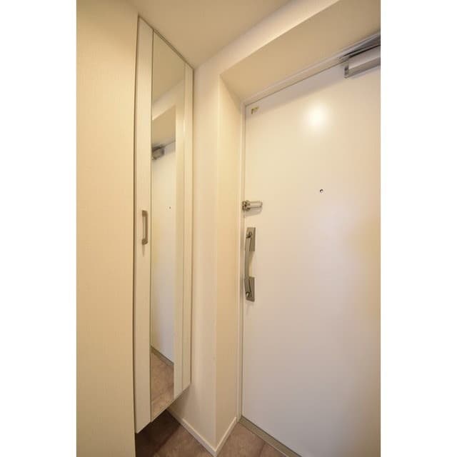 Room image 8