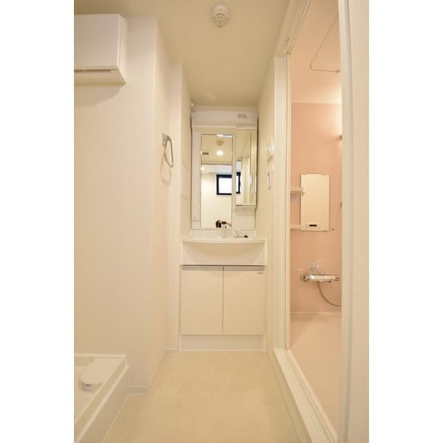 Room image 12
