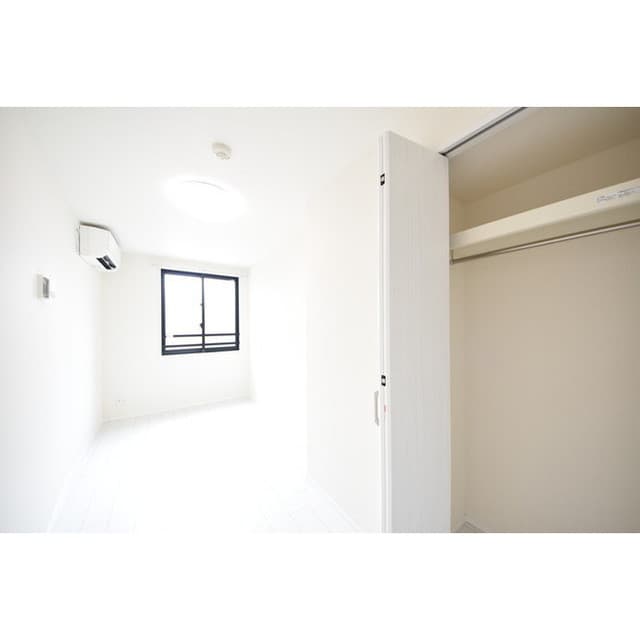 Room image 16