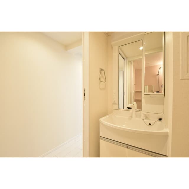 Room image 13