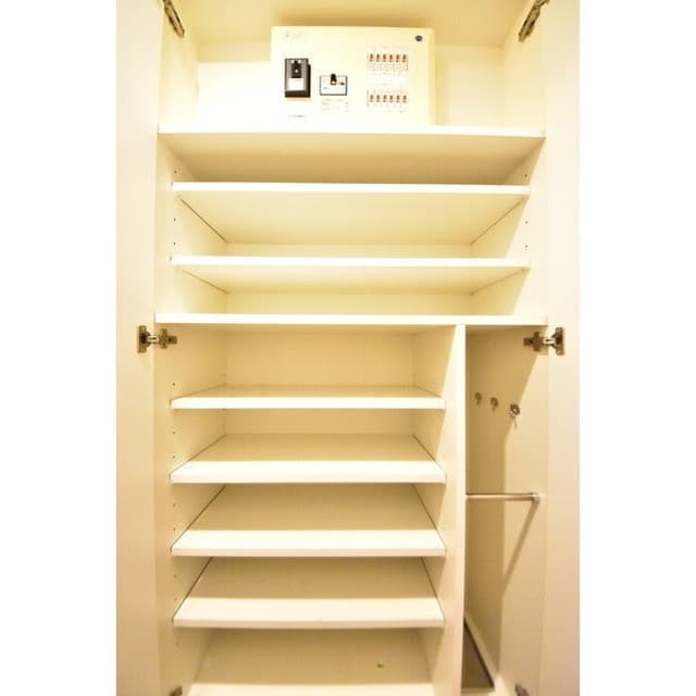 Room image 8