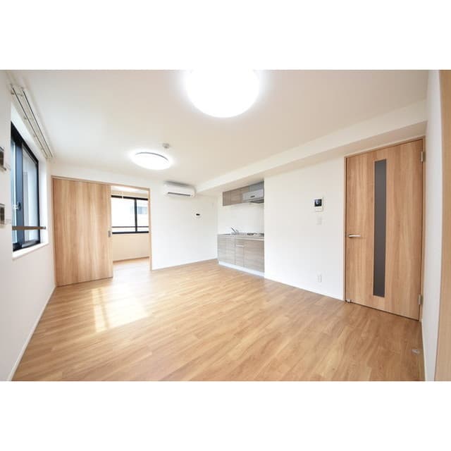 Room image 12