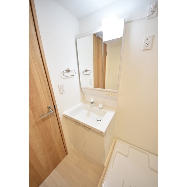 Room image 12