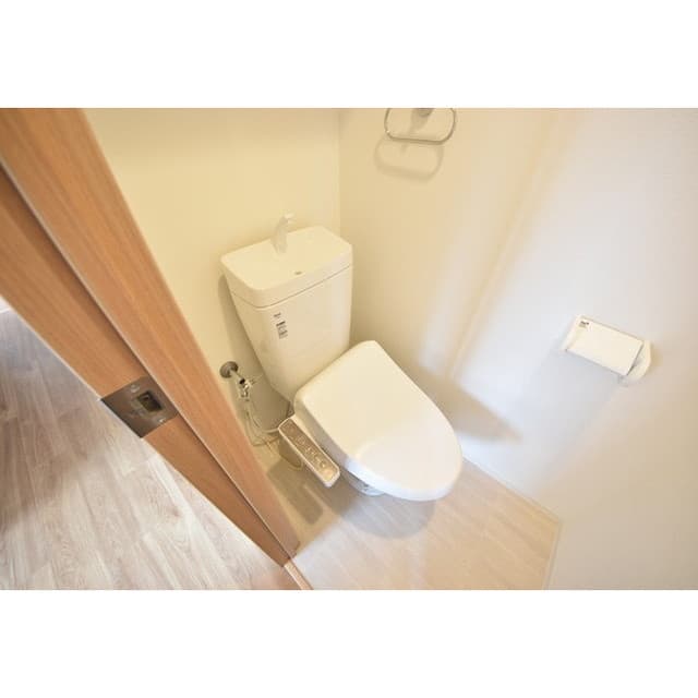 Room image 15