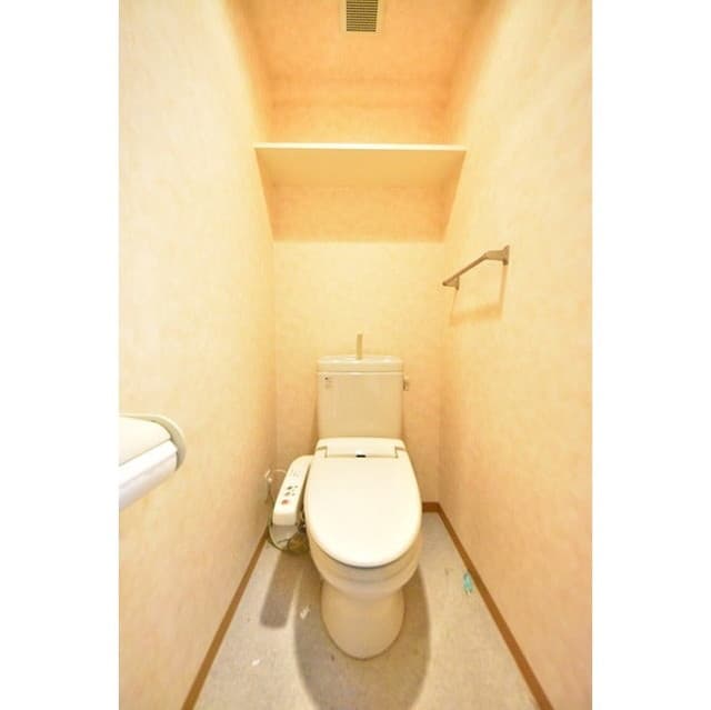 Room image 8