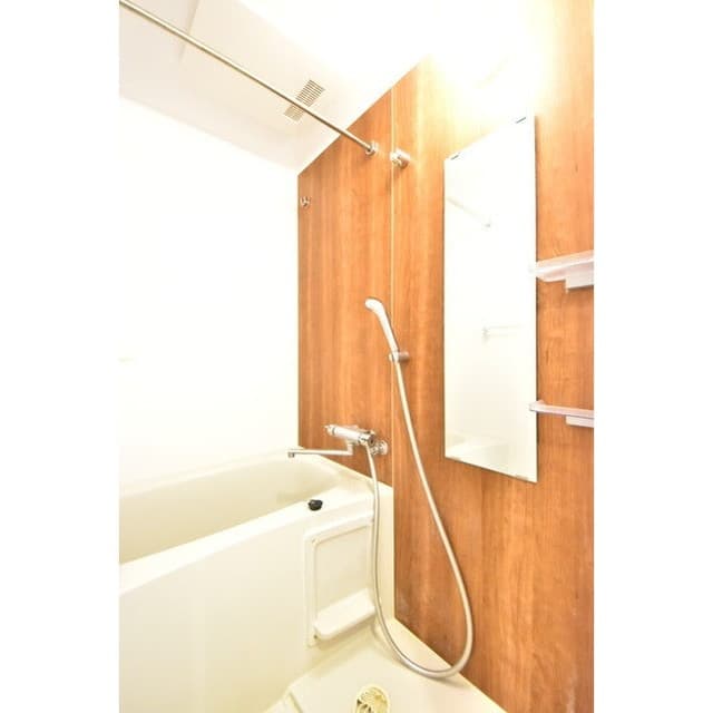 Room image 9
