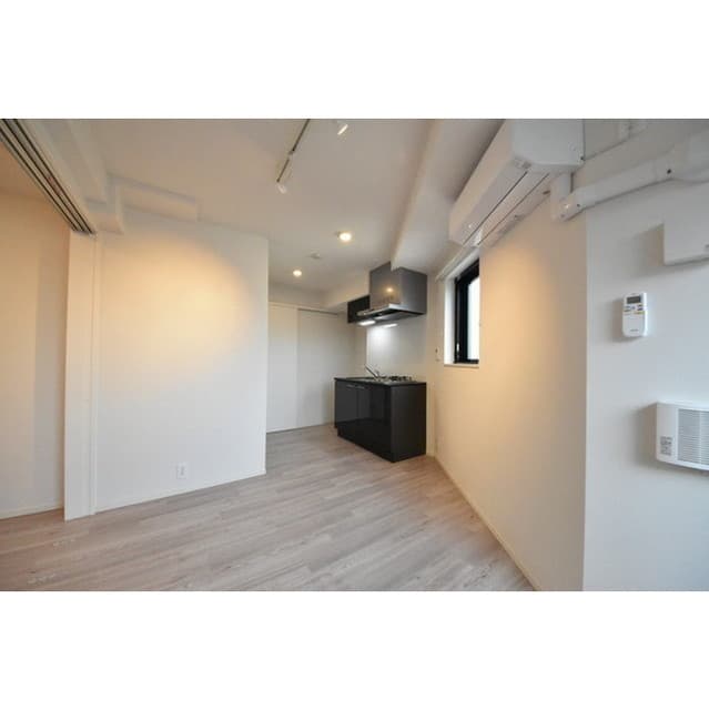 Room image 10