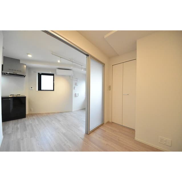 Room image 11