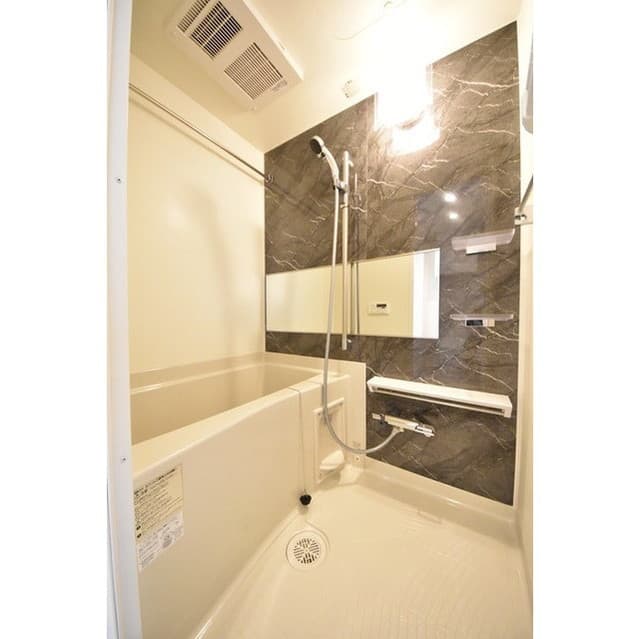 Room image 16