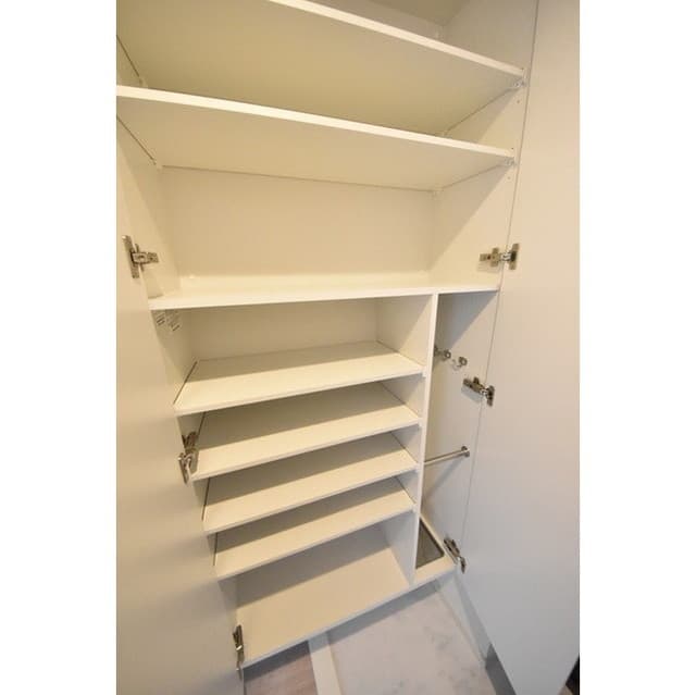 Room image 8