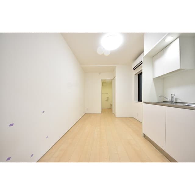 Room image 10