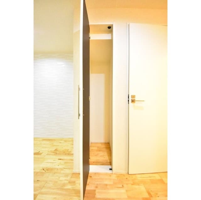 Room image 10