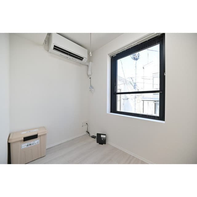 Room image 8