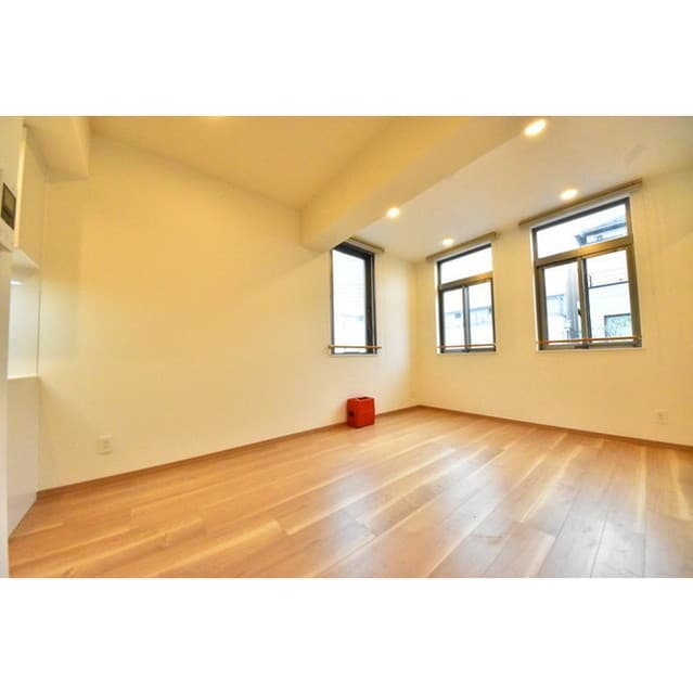 Room image 13