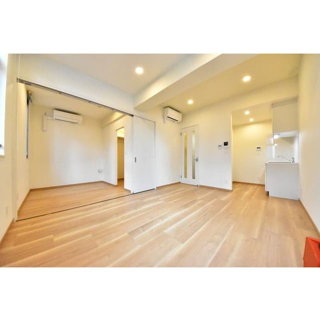Room image 14