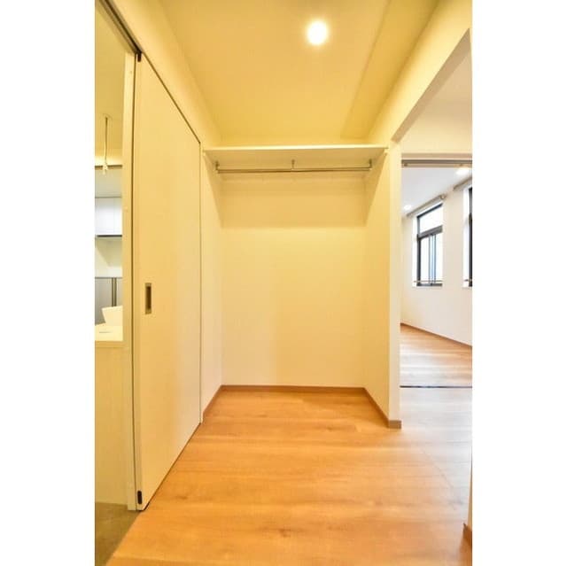 Room image 15