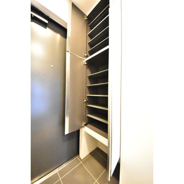 Room image 11