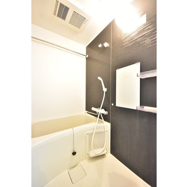 Room image 8