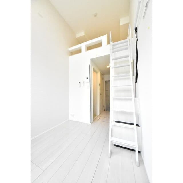 Room image 16