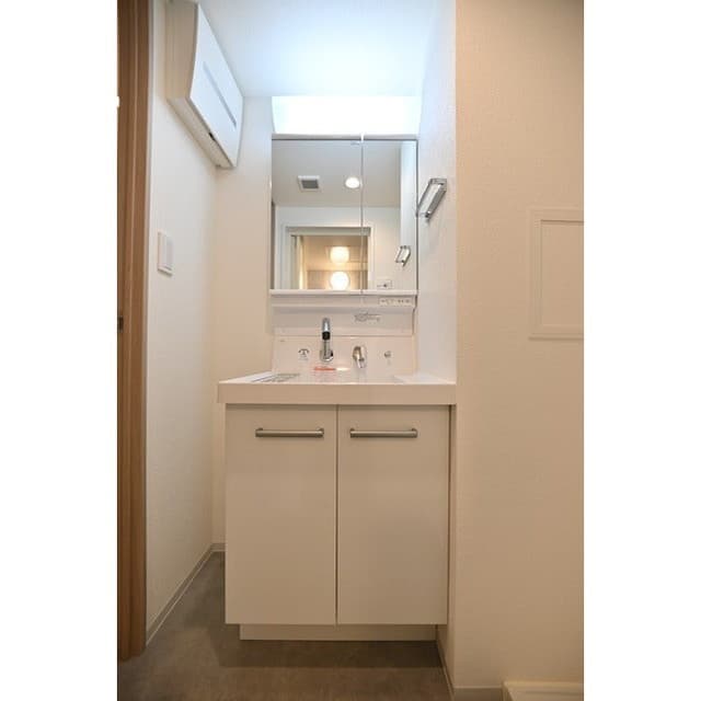 Room image 12